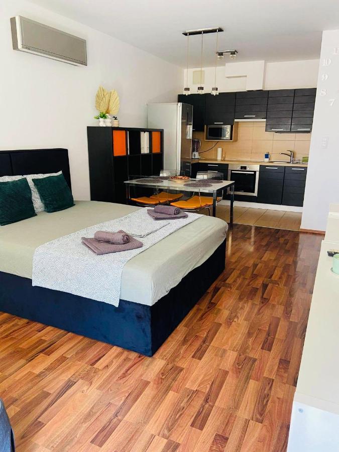 Corvin Boutique Apartment Parking In The Plaza Budapest Exteriör bild