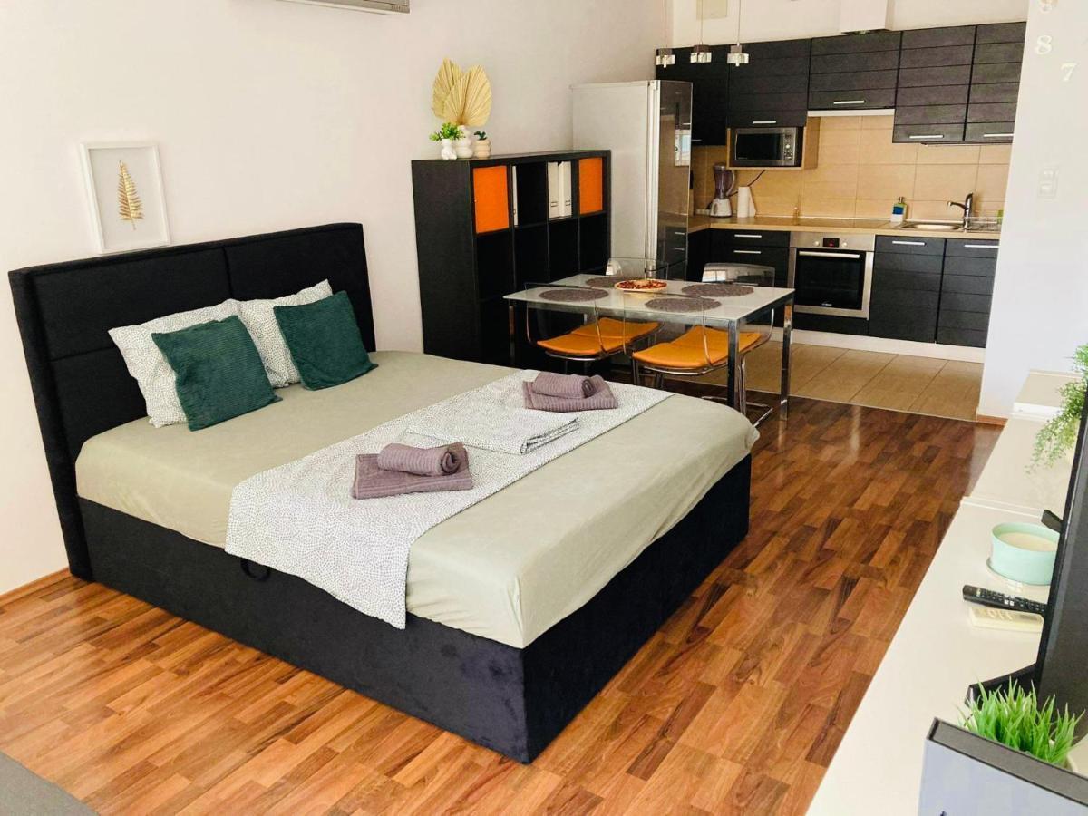 Corvin Boutique Apartment Parking In The Plaza Budapest Exteriör bild